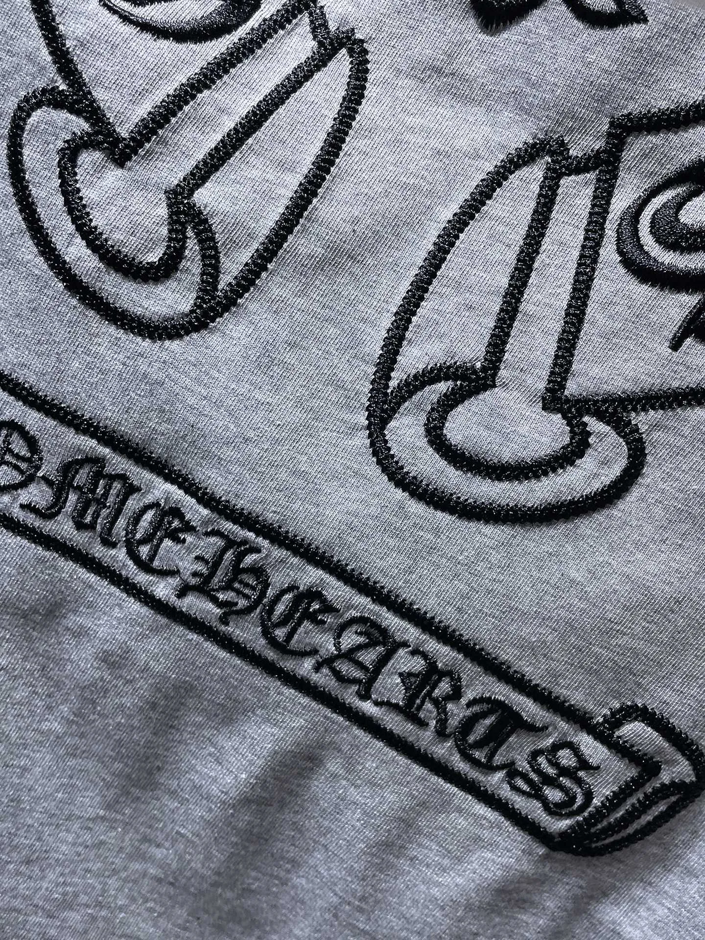 P176 Chrome Hearts 🍁Long T Series🍁 High-weight, environmentally friendly and high-quality top-quality fabrics Chrome Sanskrit embroidered letters black and gray color-blocking raglan long-sleeved T. Counter synchronization 1:1 replica version Recommended color: black and gray color-blocking Size: S, M, L, XL